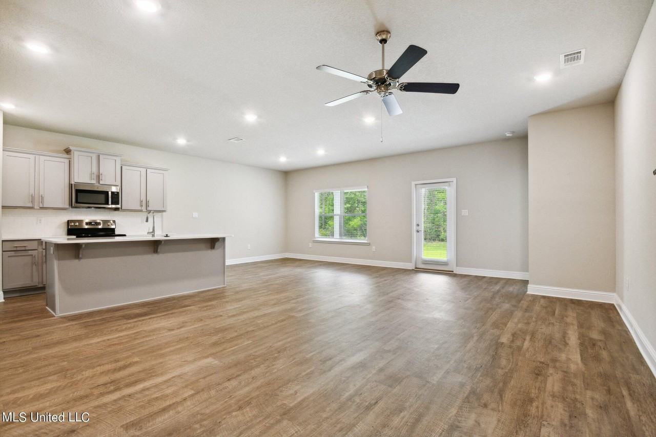 7733 Coral Ln - Photo 6 of 25