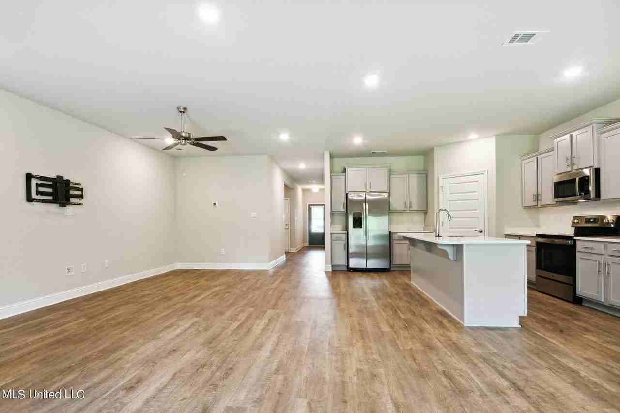7733 Coral Ln - Photo 7 of 25