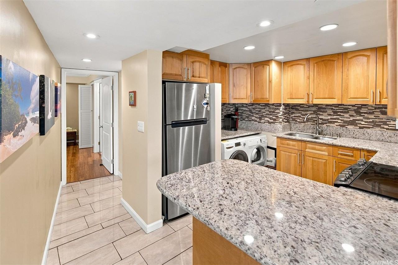 1804 Ala Moana Blvd #6B - Photo 7 of 19