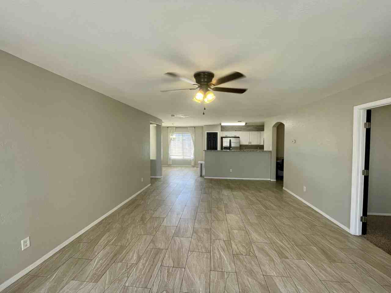 23701 W Grove St - Photo 5 of 26