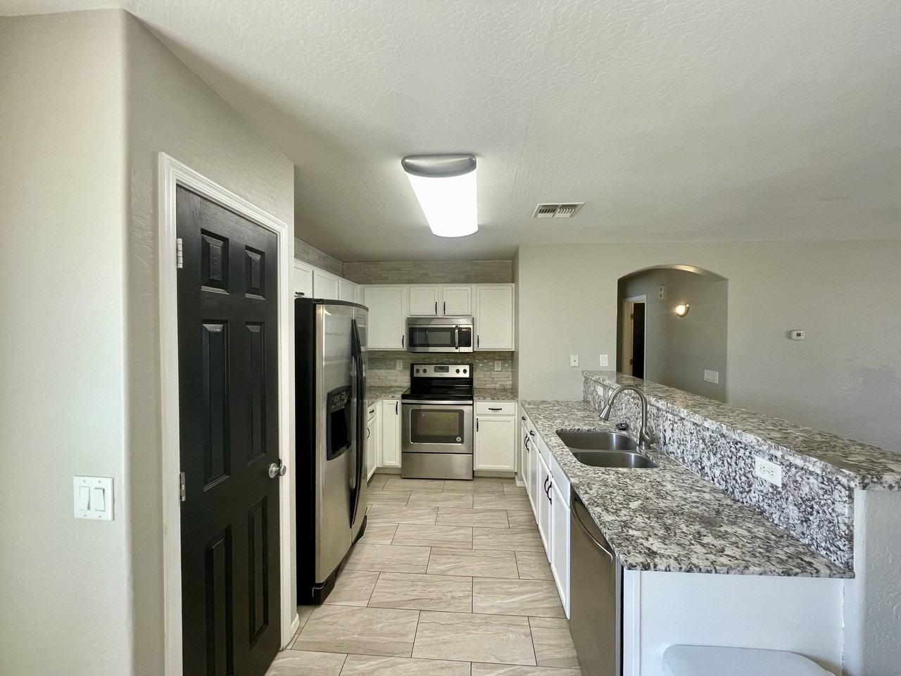 23701 W Grove St - Photo 7 of 26