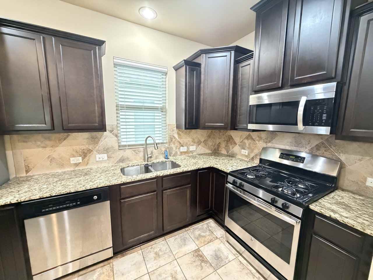 1415 Granby Dr - Photo 2 of 14
