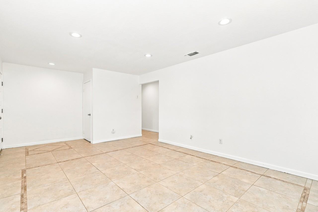 7400 Pennington Way - Photo 2 of 15