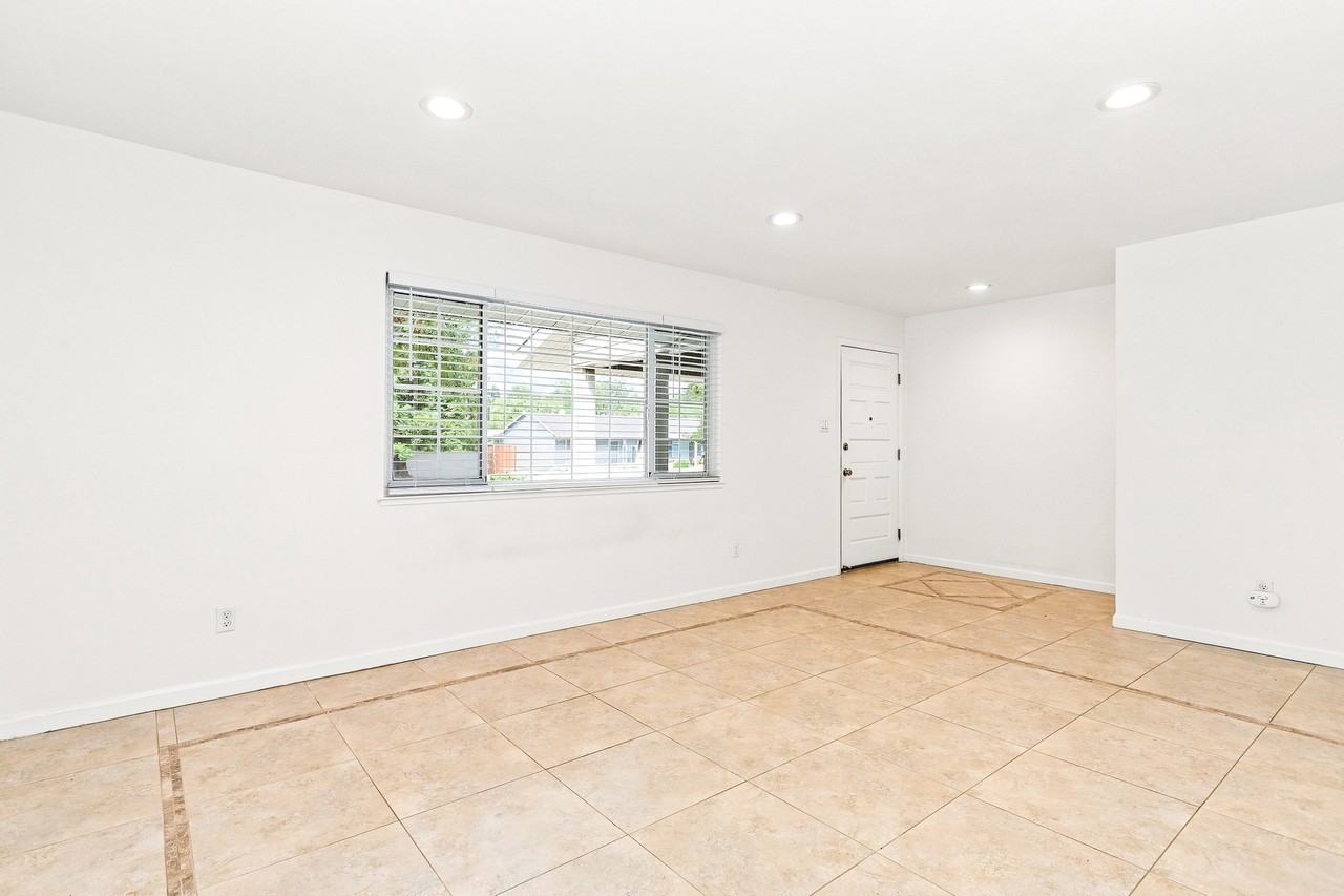 7400 Pennington Way - Photo 3 of 15