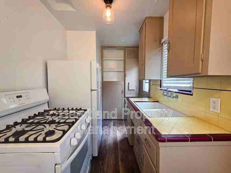 868 Agate St - Photo 3 of 6
