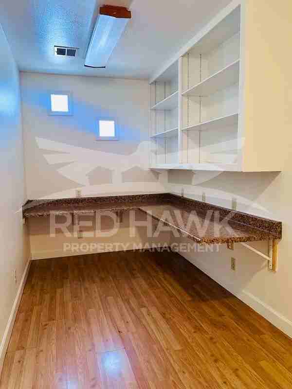 1042 W Devonshire St - Photo 4 of 34