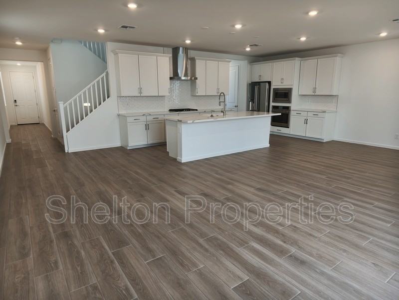 2433 W Maximo Way - Photo 2 of 18
