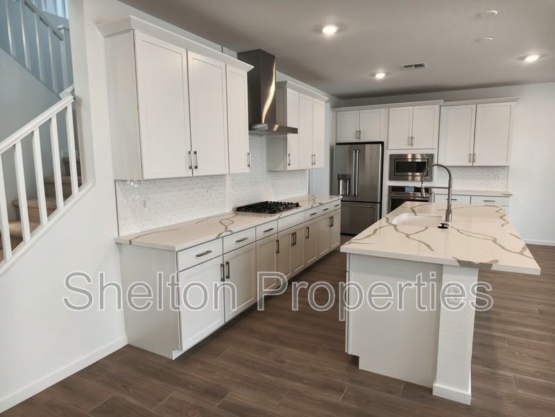 2433 W Maximo Way - Photo 3 of 18