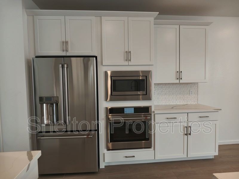 2433 W Maximo Way - Photo 4 of 18