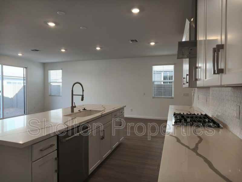 2433 W Maximo Way - Photo 5 of 18