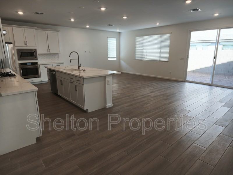 2433 W Maximo Way - Photo 6 of 18