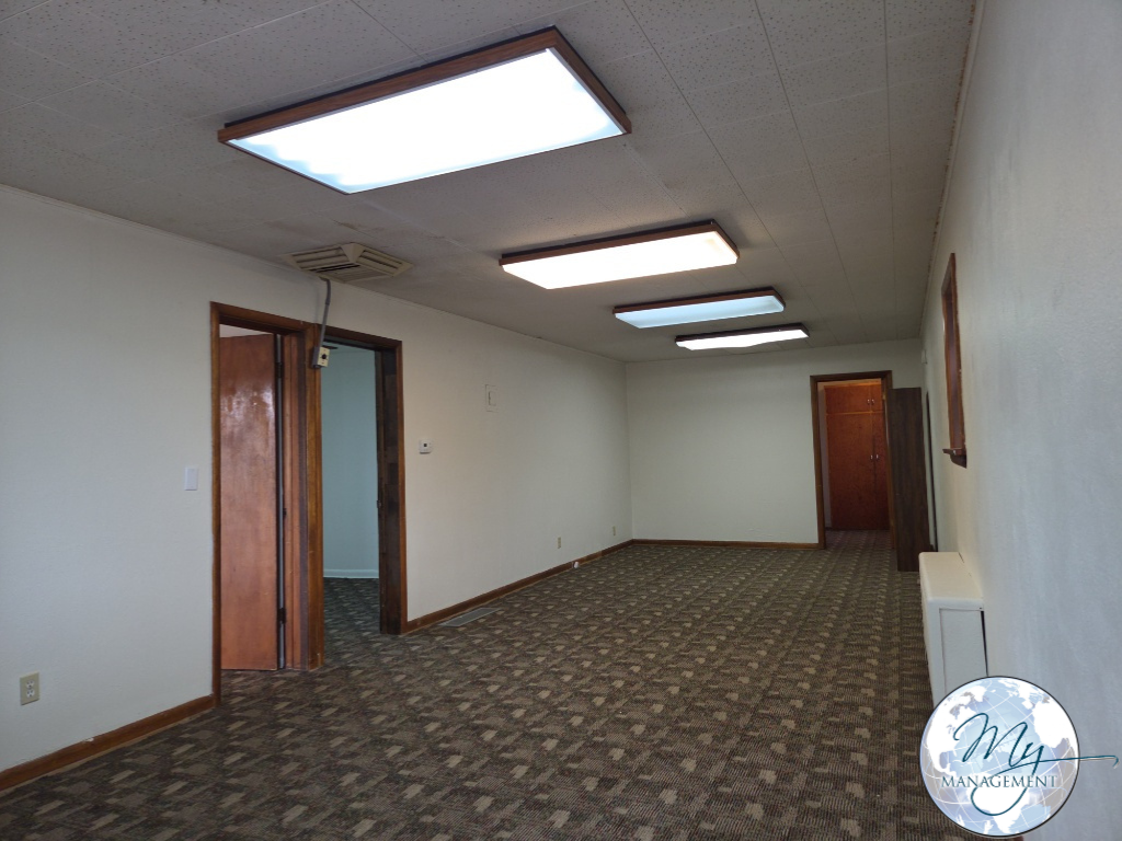 213 N Lincoln Ave - Photo 2 of 9