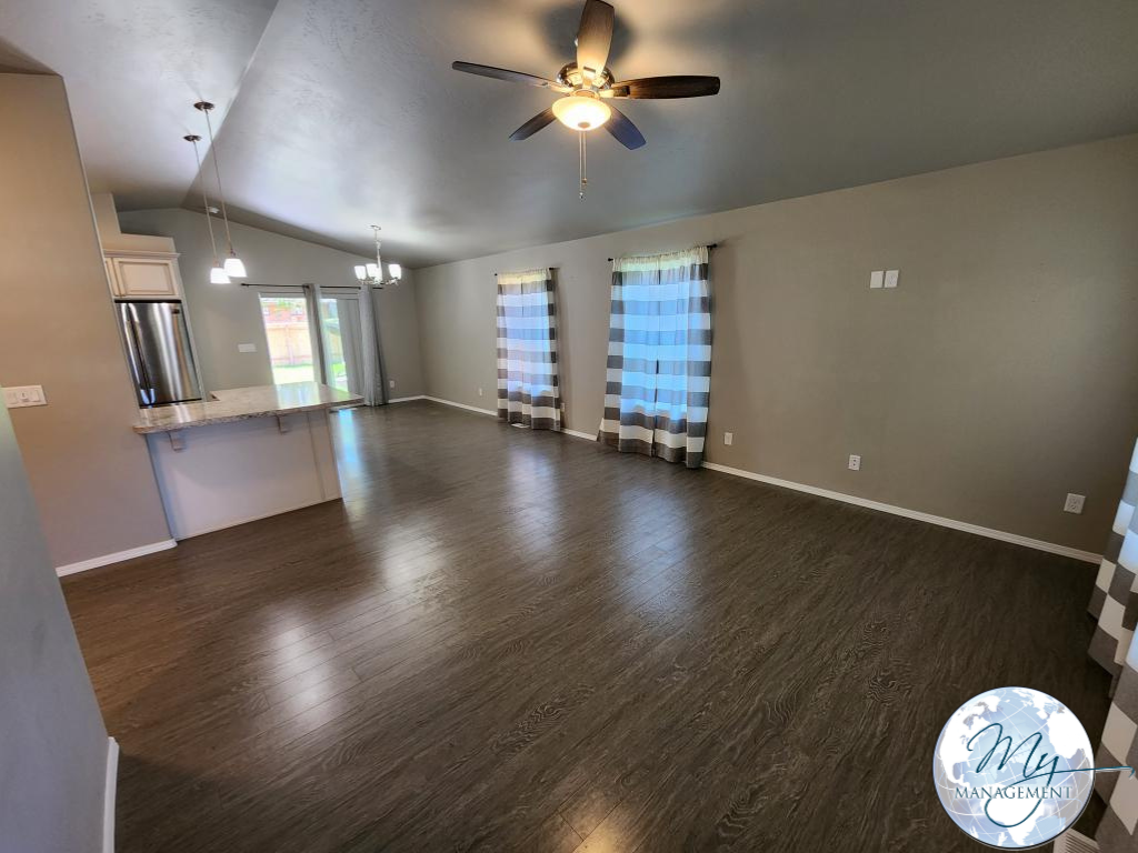 807 E Avenue A - Photo 5 of 18