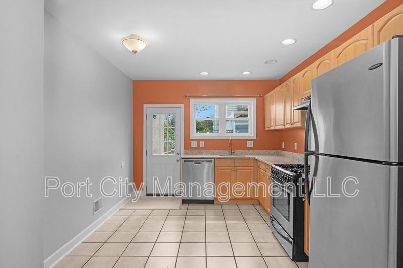 1125 Haubert St - Photo 5 of 20