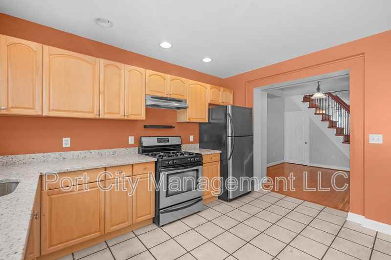 1125 Haubert St - Photo 6 of 20