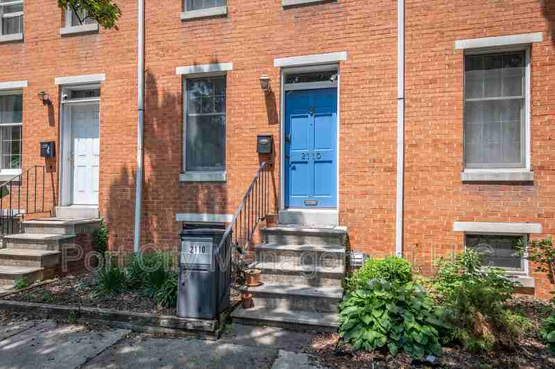2110 E Fairmount Ave - Photo 4 of 27