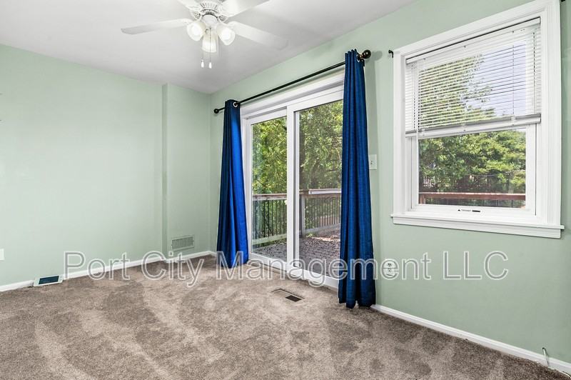 2110 E Fairmount Ave - Photo 6 of 27