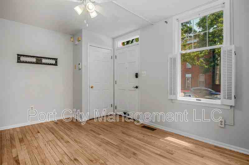 2110 E Fairmount Ave - Photo 7 of 27