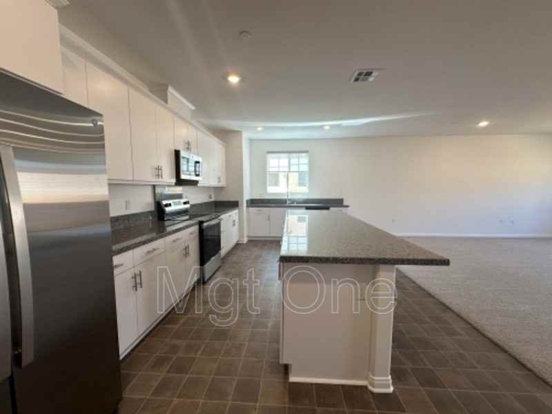 24790 Lynx Ave - Photo 2 of 19