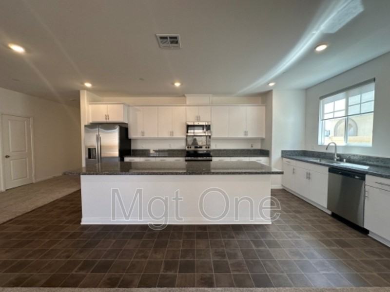 24790 Lynx Ave - Photo 4 of 19