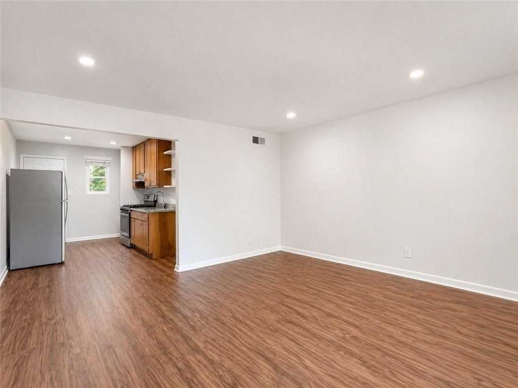 3203 E Point St ##4 - Photo 2 of 18