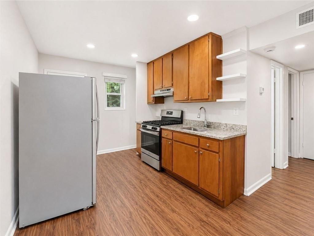 3203 E Point St ##4 - Photo 4 of 18