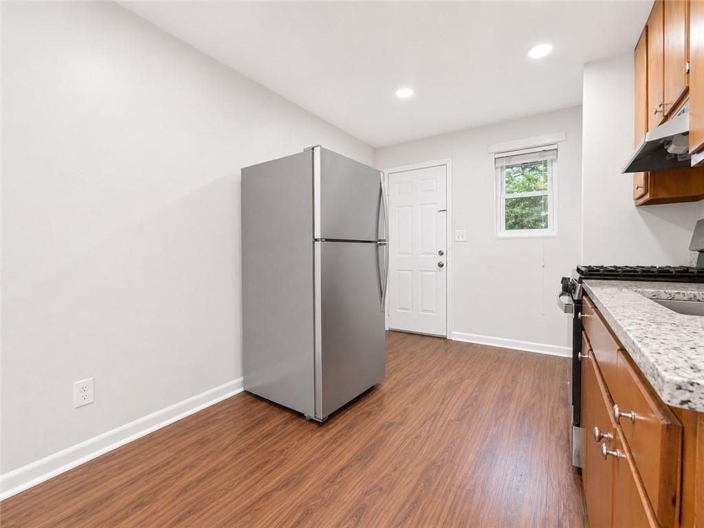 3203 E Point St ##4 - Photo 5 of 18