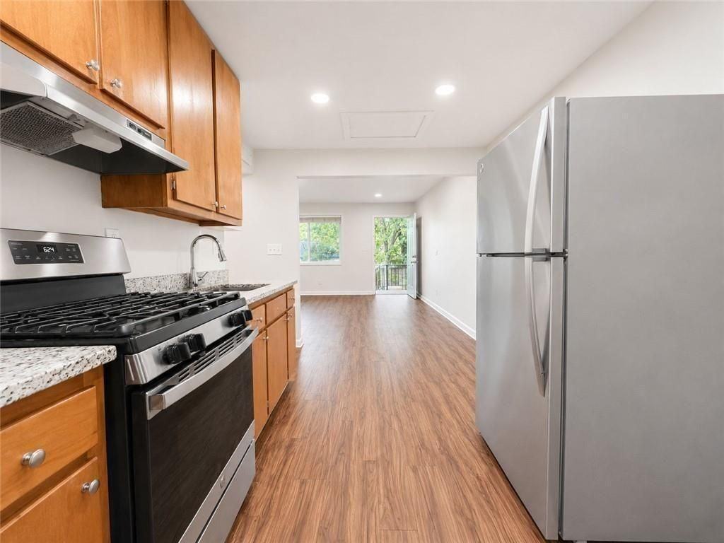 3203 E Point St ##4 - Photo 6 of 18