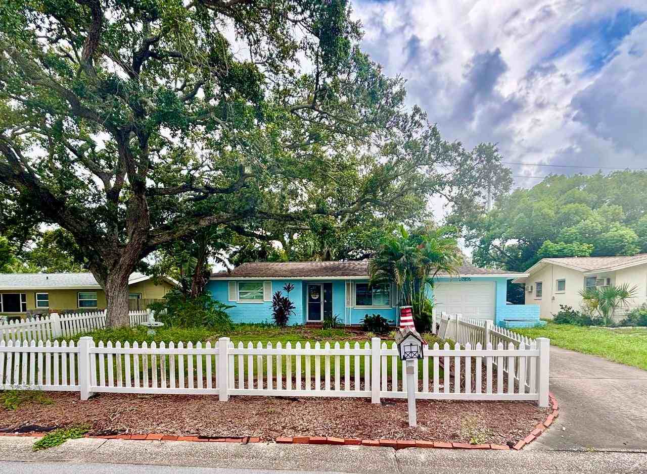 649 Jacaranda St - Photo 2 of 29