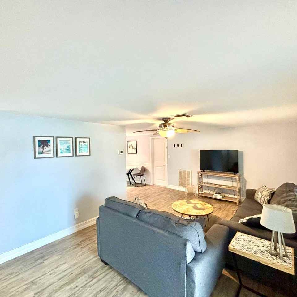 649 Jacaranda St - Photo 4 of 29