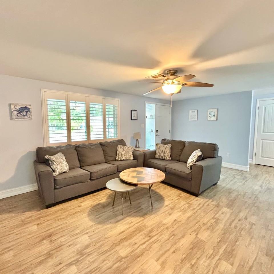 649 Jacaranda St - Photo 6 of 29