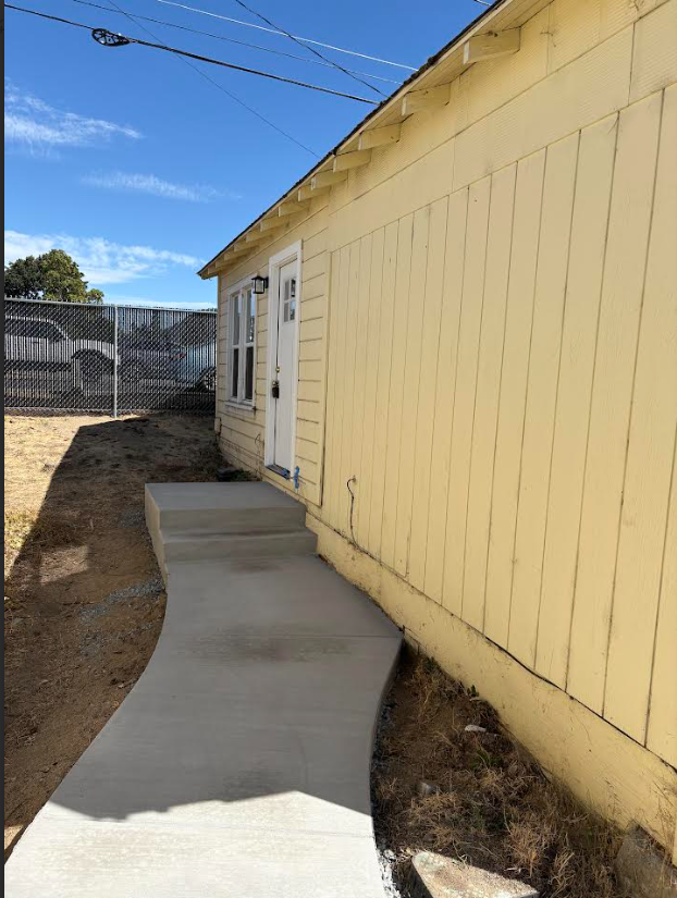 204 Redwood Hwy - Photo 2 of 3