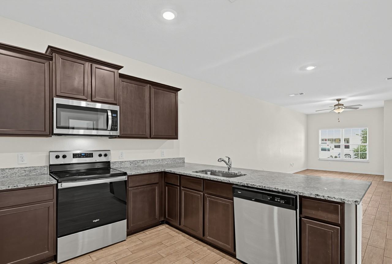 172 Allington Cir - Photo 4 of 21