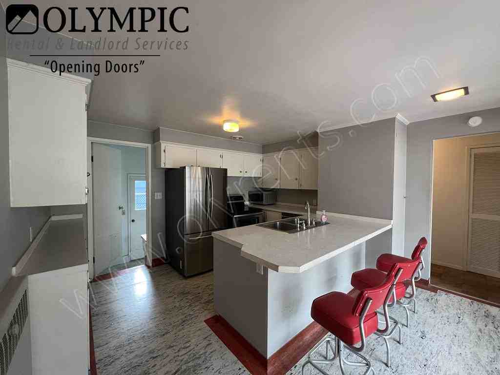 1307 Jasper Ave Ne - Photo 5 of 17