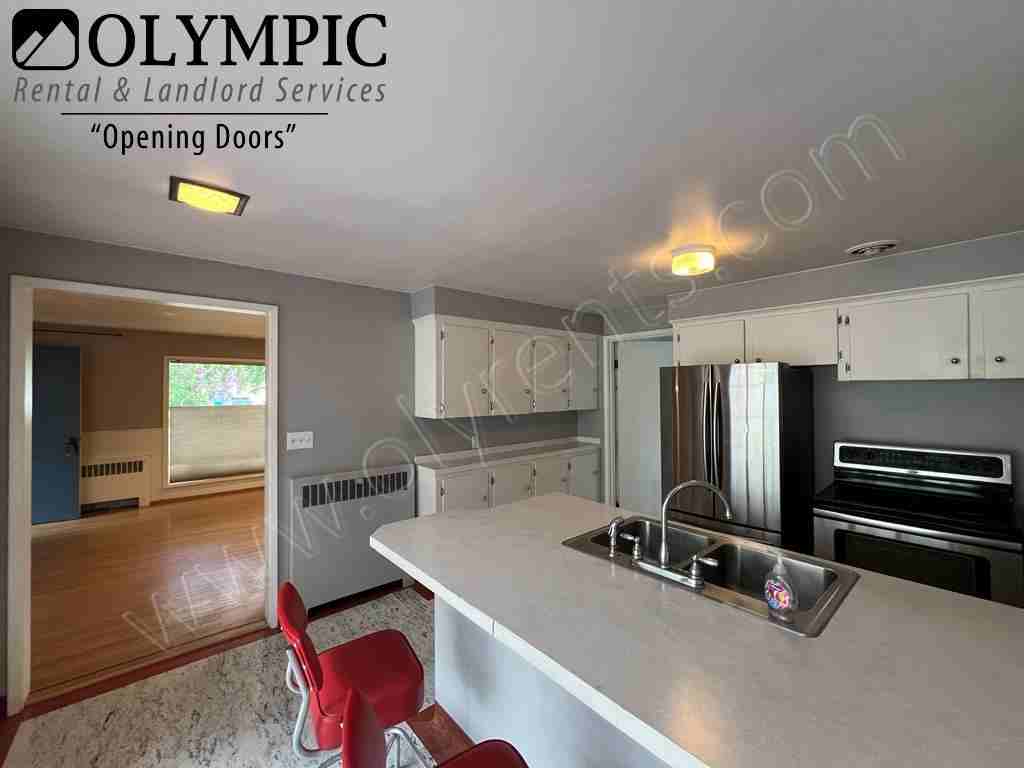 1307 Jasper Ave Ne - Photo 6 of 17