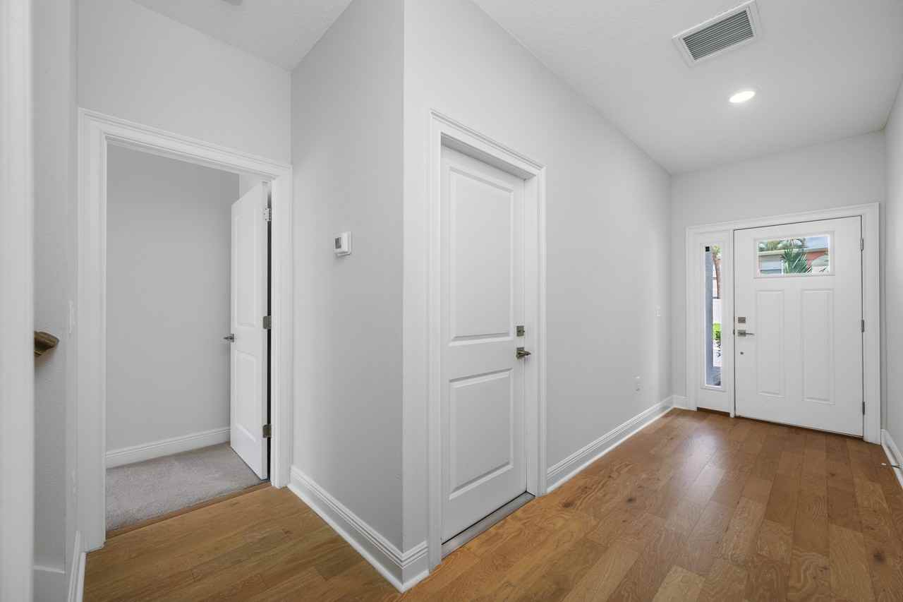 4302 W North B St #2 - Photo 3 of 36