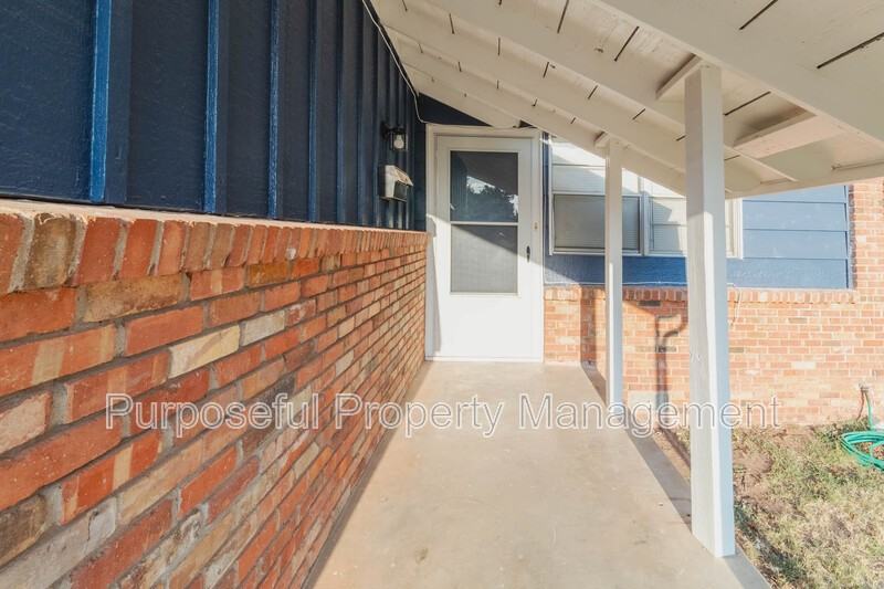 10304 N University Ave - Photo 4 of 22