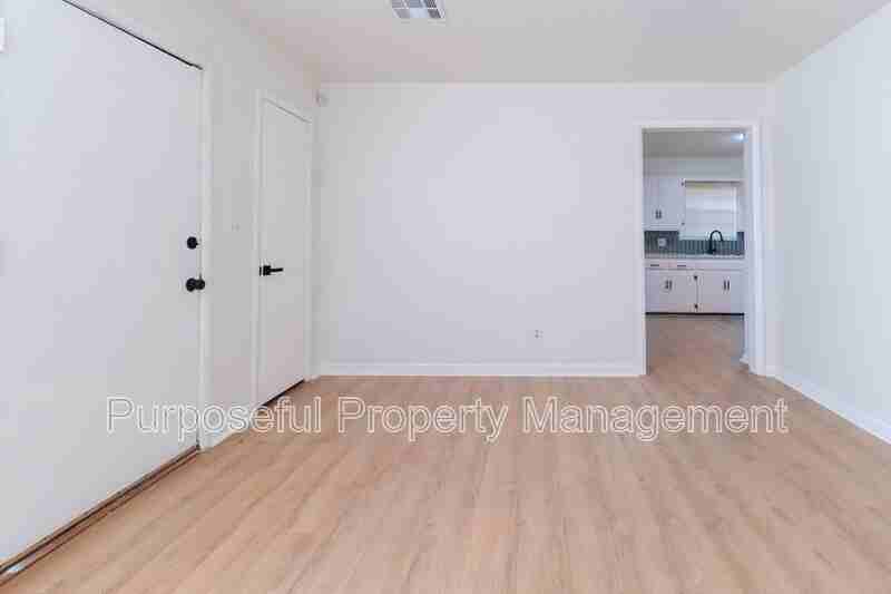 10304 N University Ave - Photo 7 of 22