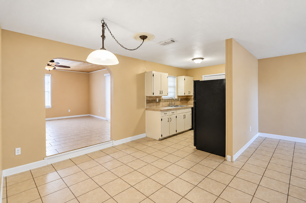 901 Bluff Dr - Photo 5 of 21