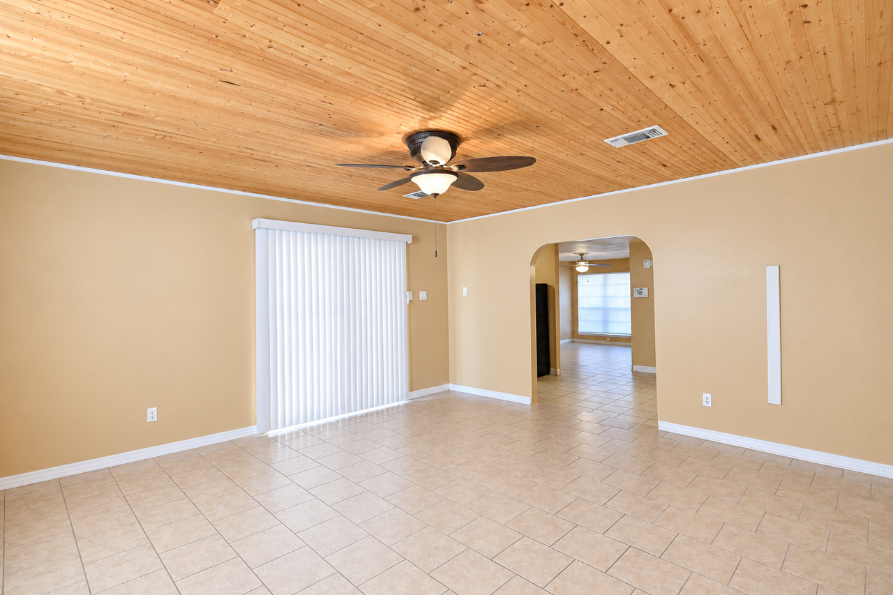 901 Bluff Dr - Photo 6 of 21