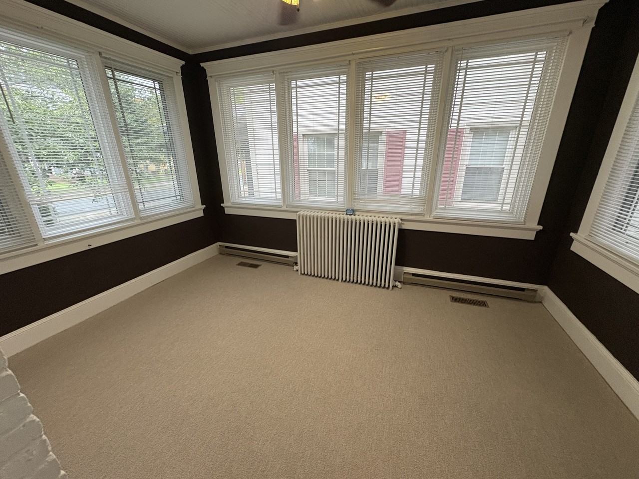 305 New York Ave - Photo 7 of 17