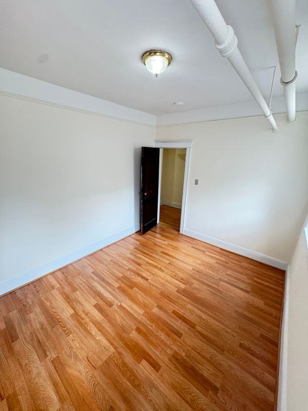 6608 Hudson Ave - Photo 4 of 8