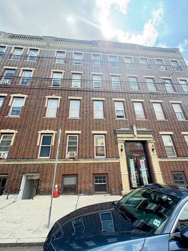 6608 Hudson Ave - Photo 7 of 8