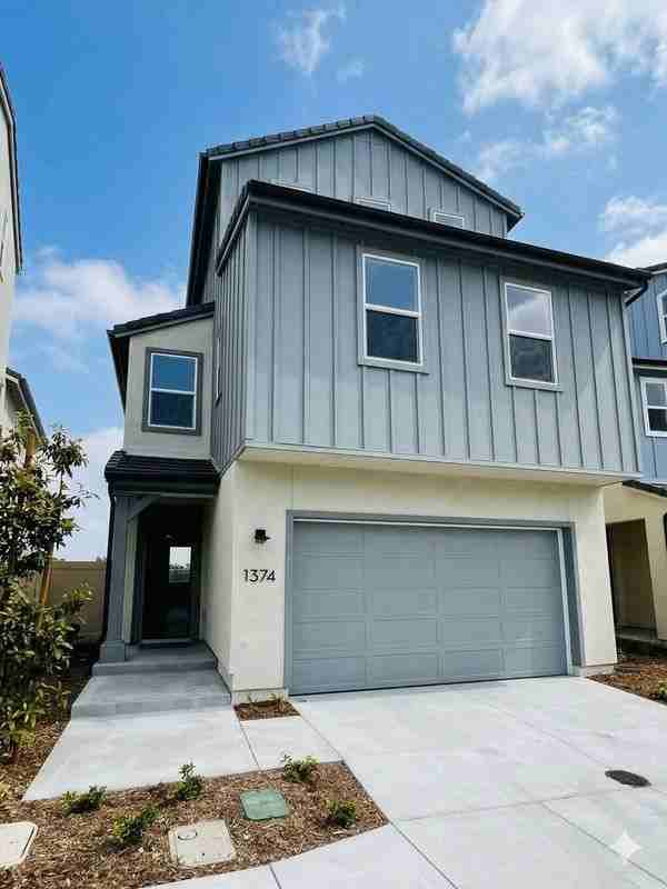 1374 Blue Port Way - Photo 3 of 39