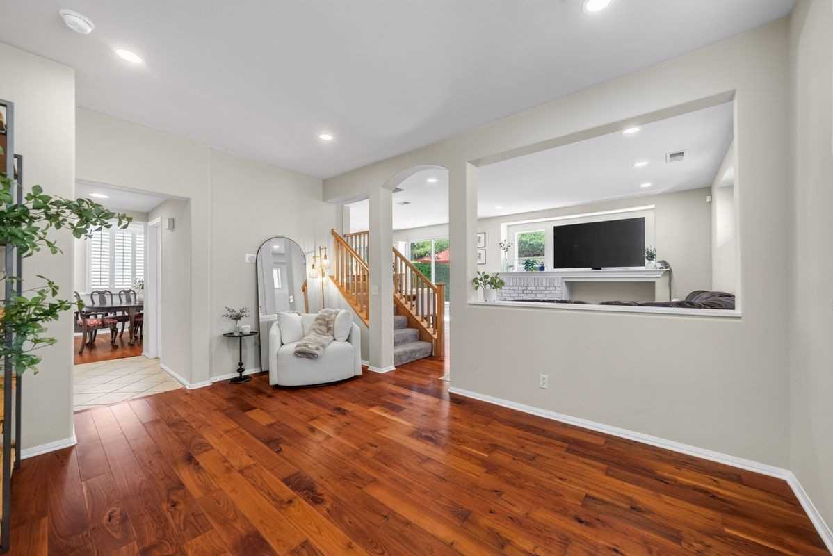 3889 Angeline St - Photo 2 of 39