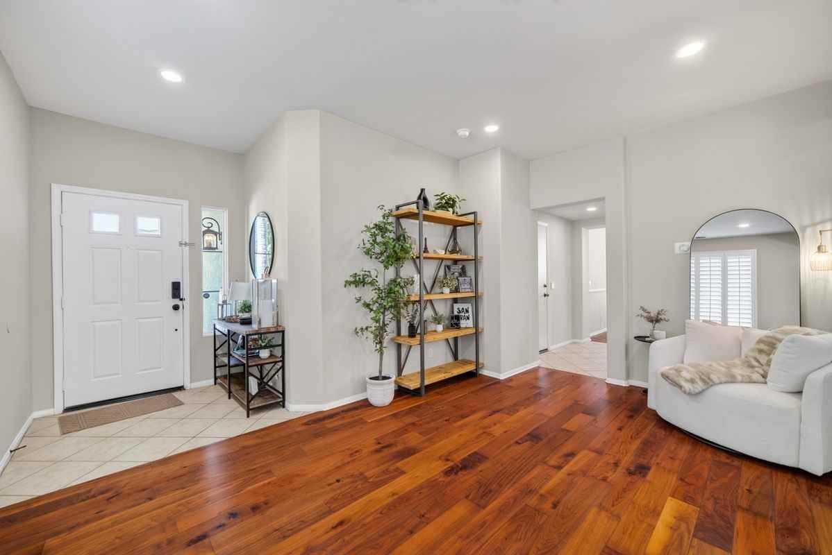 3889 Angeline St - Photo 3 of 39