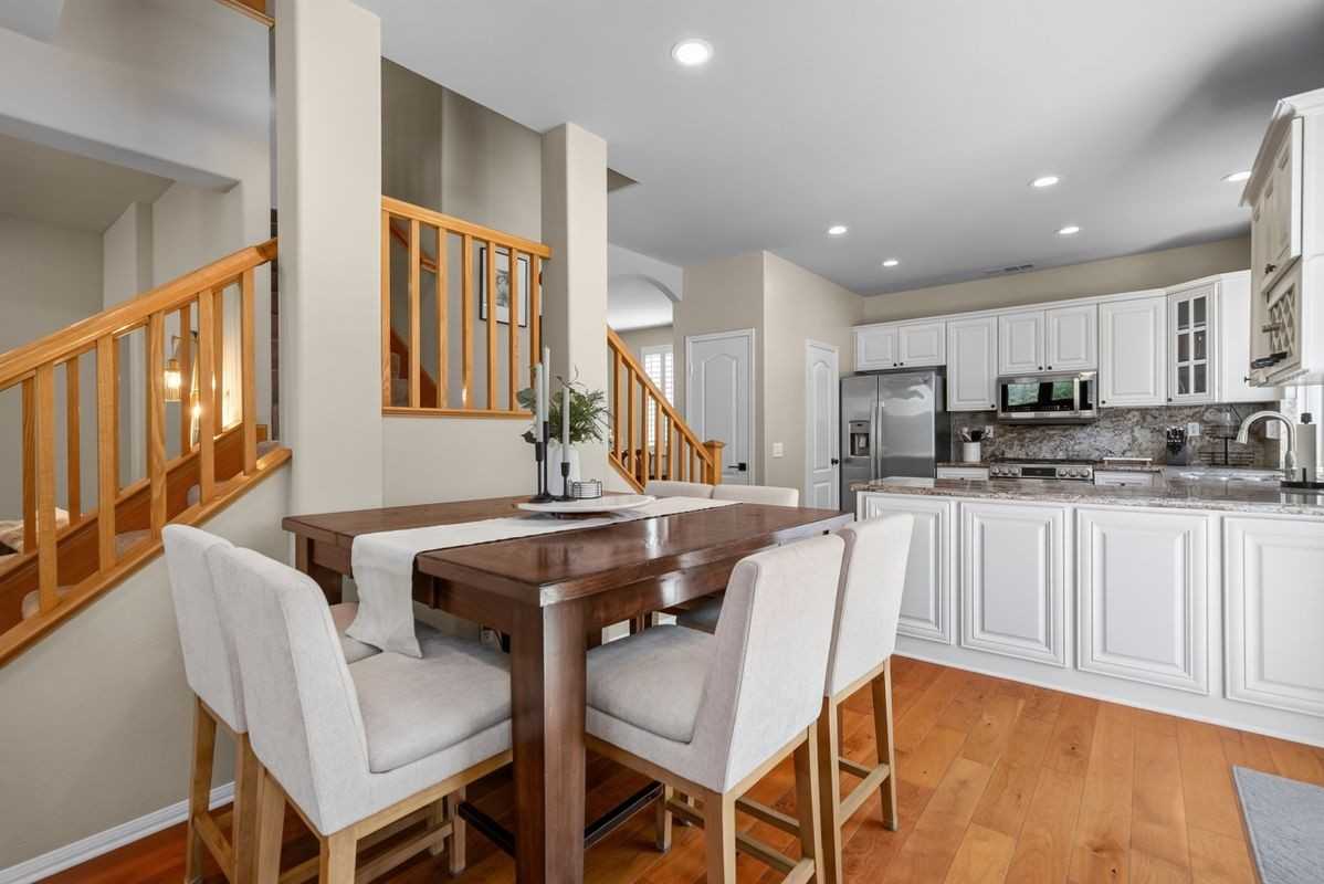 3889 Angeline St - Photo 5 of 39