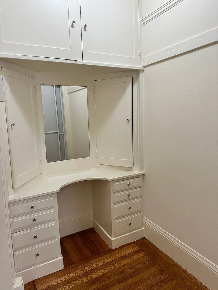 1030 Franklin St - Photo 3 of 5