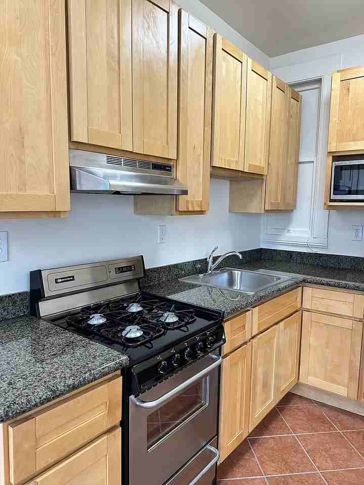1030 Franklin St - Photo 5 of 5