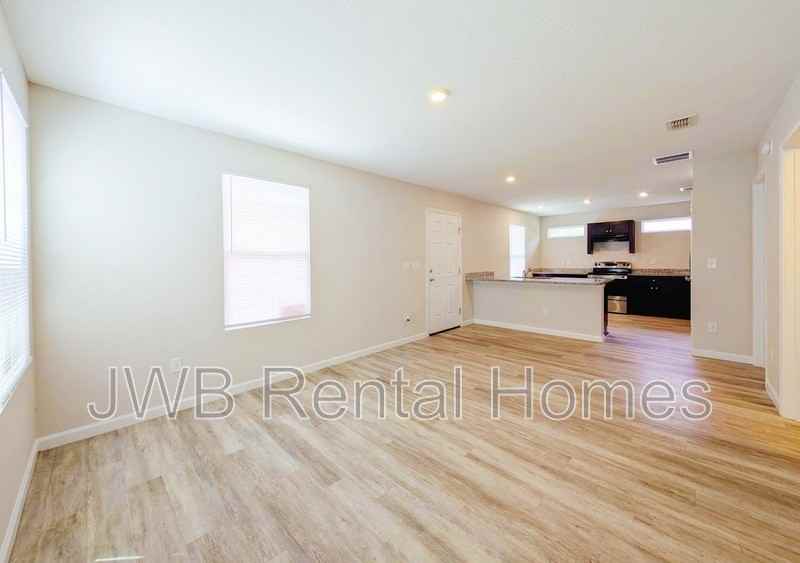 855 Ionia St - Photo 6 of 17